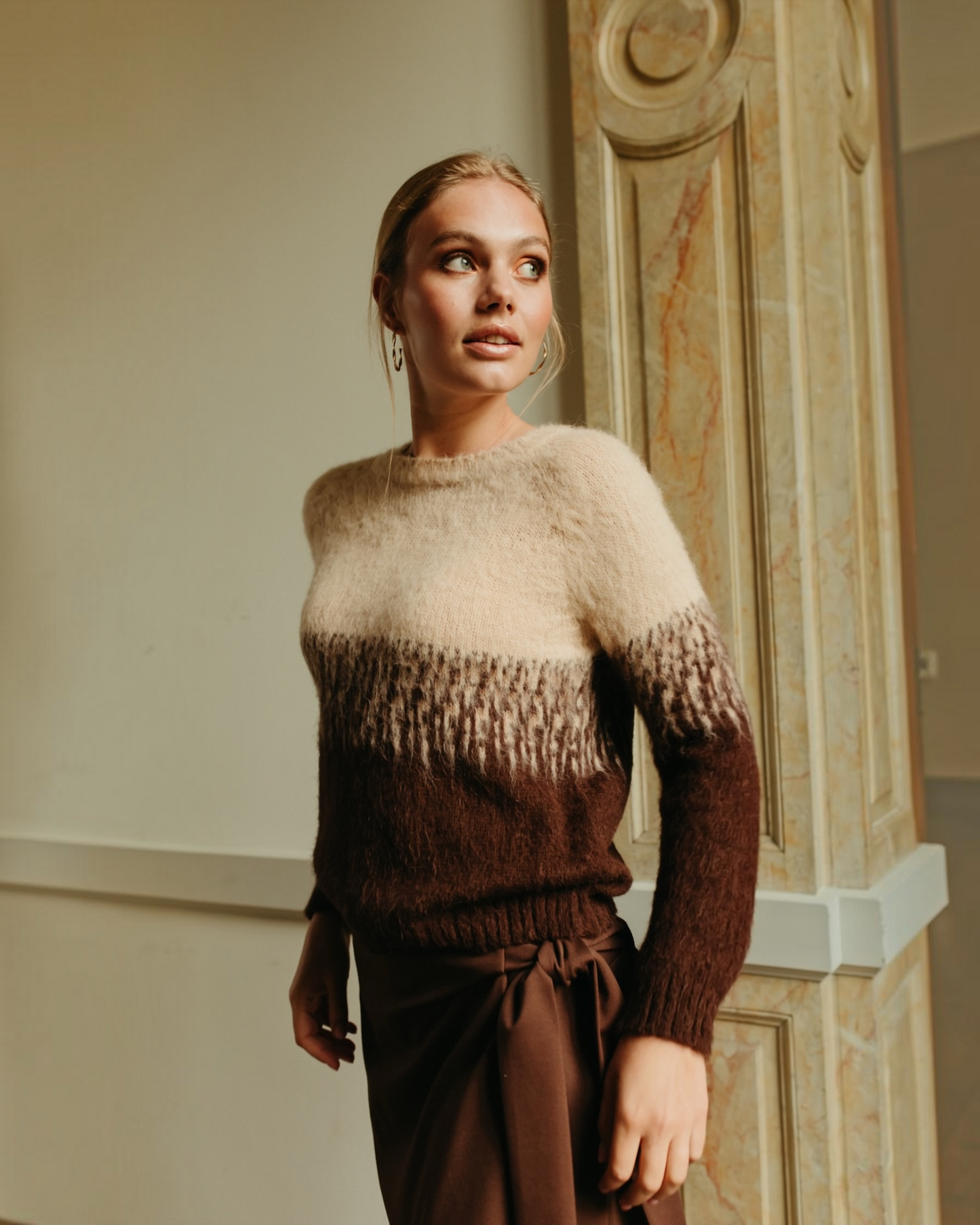 Pull Trinette Bruin/Ecru – More Than That