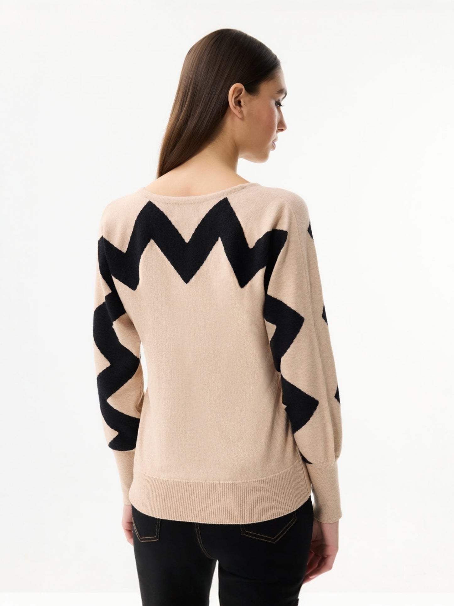 Leo&ugo - beige pull v-hals met contrast in de mouwen (AW175)
