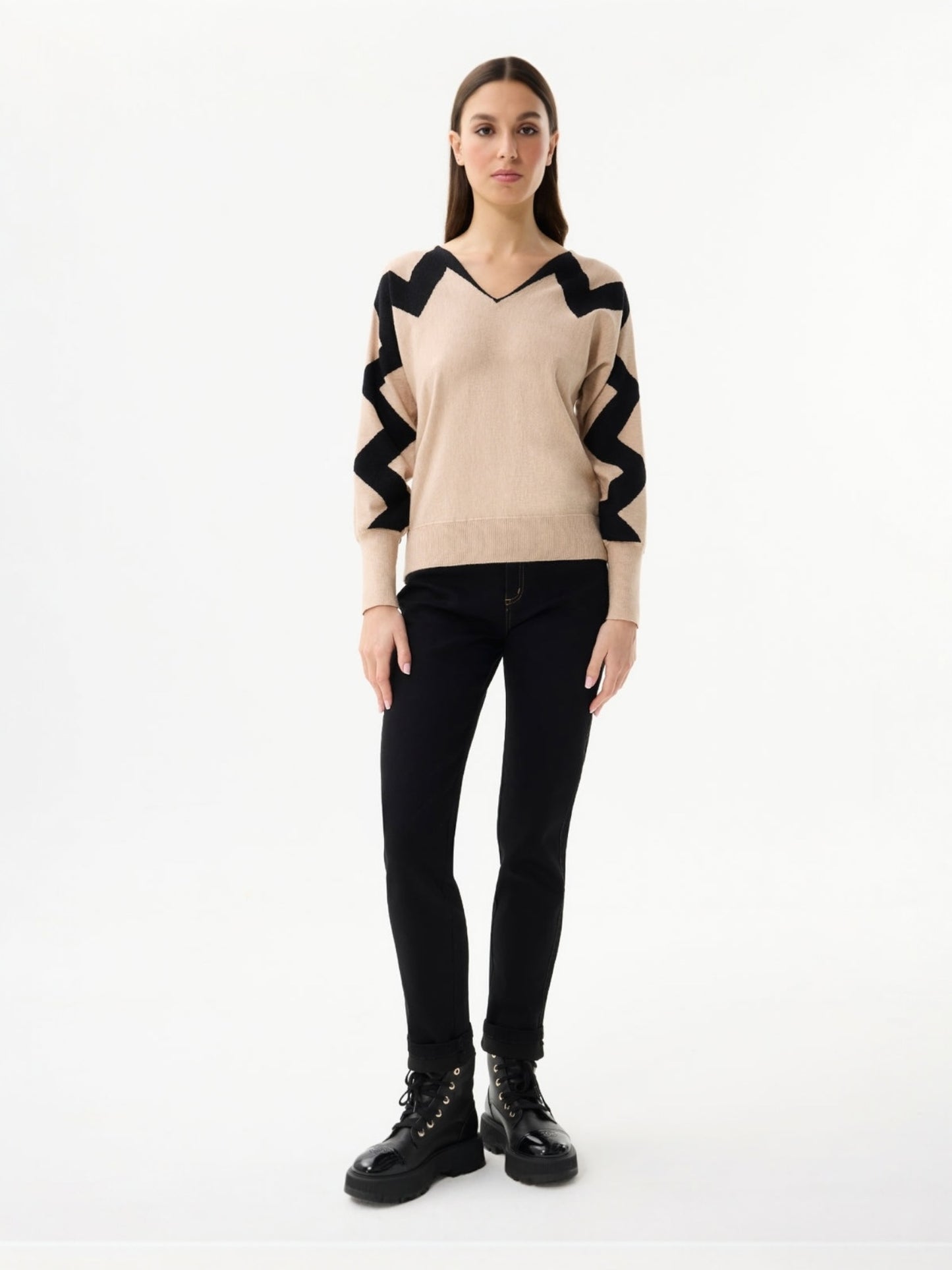 Leo&ugo - pull v-hals met contrast in de mouwen
