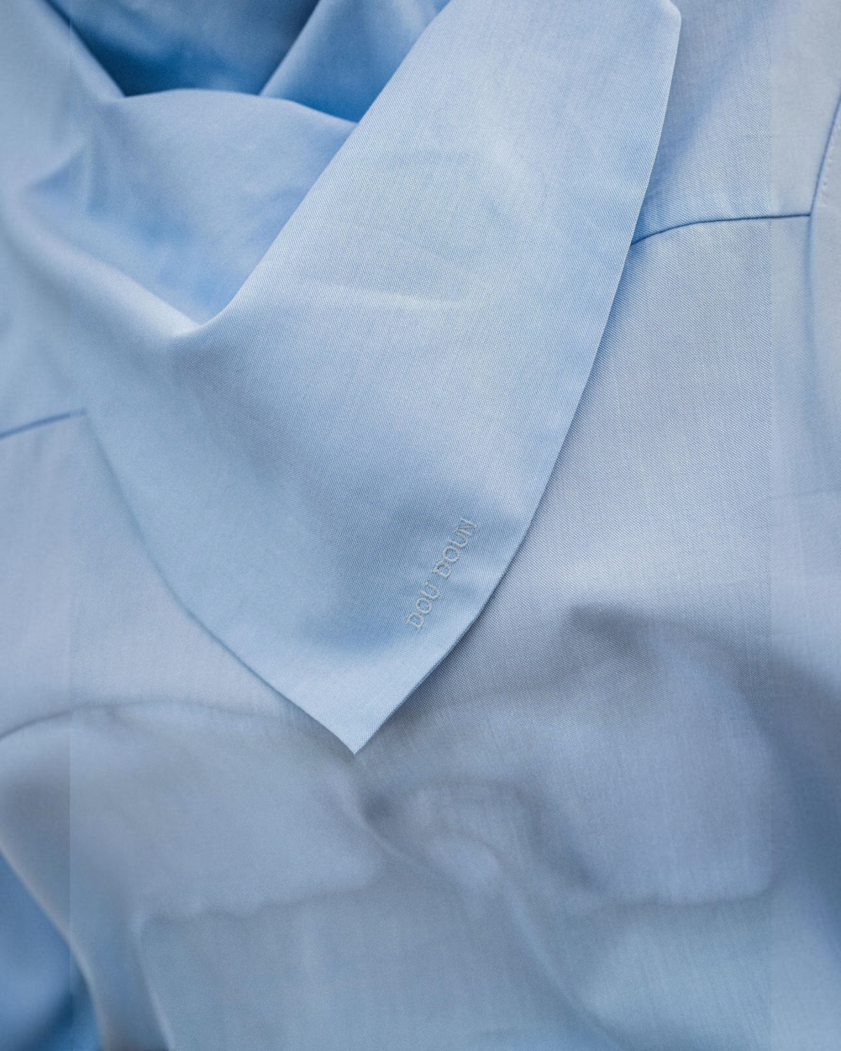 Dou Doun Berlin blouse lichtblauw met sjaaltje