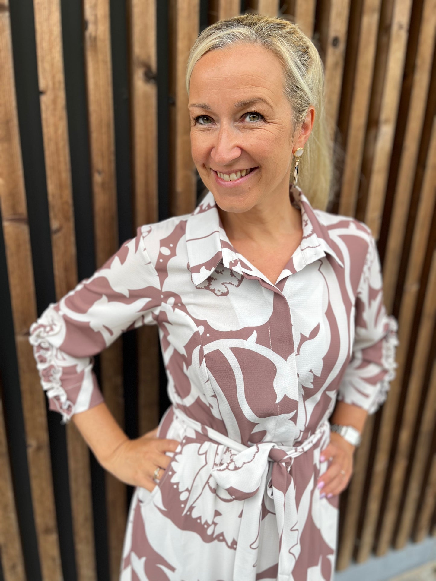 Lang kleed june wit/bruine print van Farah
