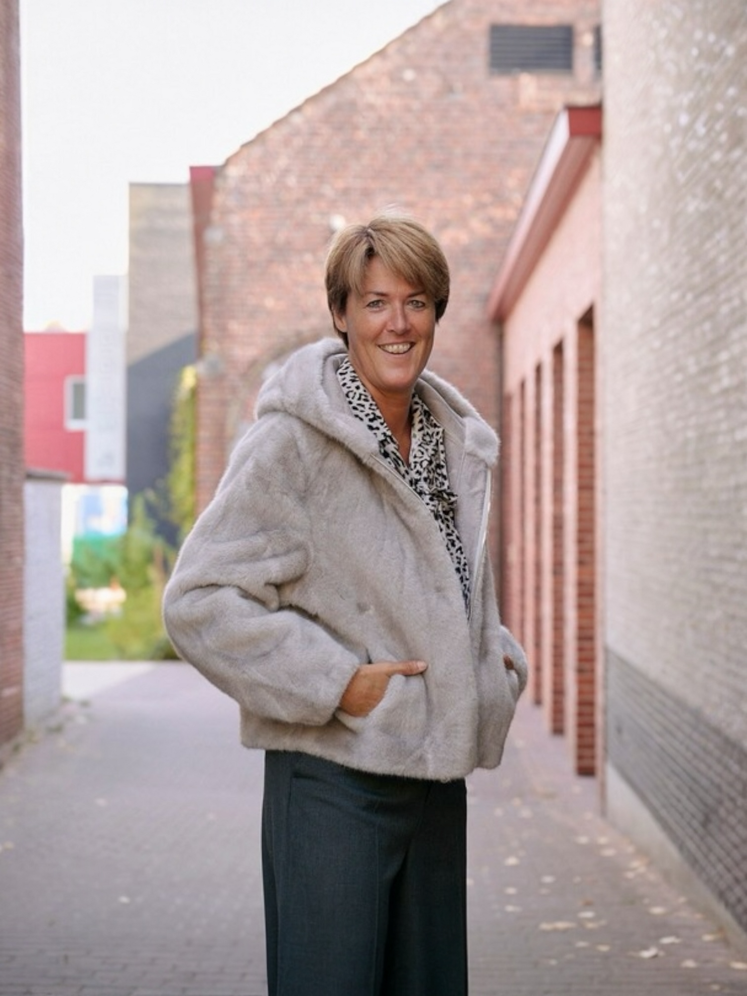 JASSEN, MANTELS & CAPES