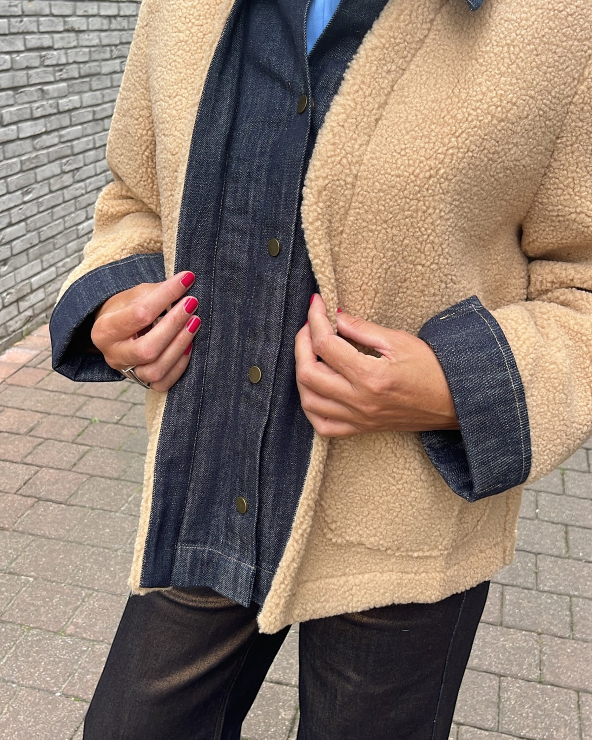 Catnoir teddyjas afgewerkt met jeans