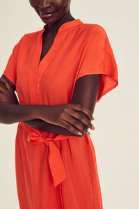 Oranje midi-jurk MAAIKE met V-hals, korte mouwen en split - Terre Bleue