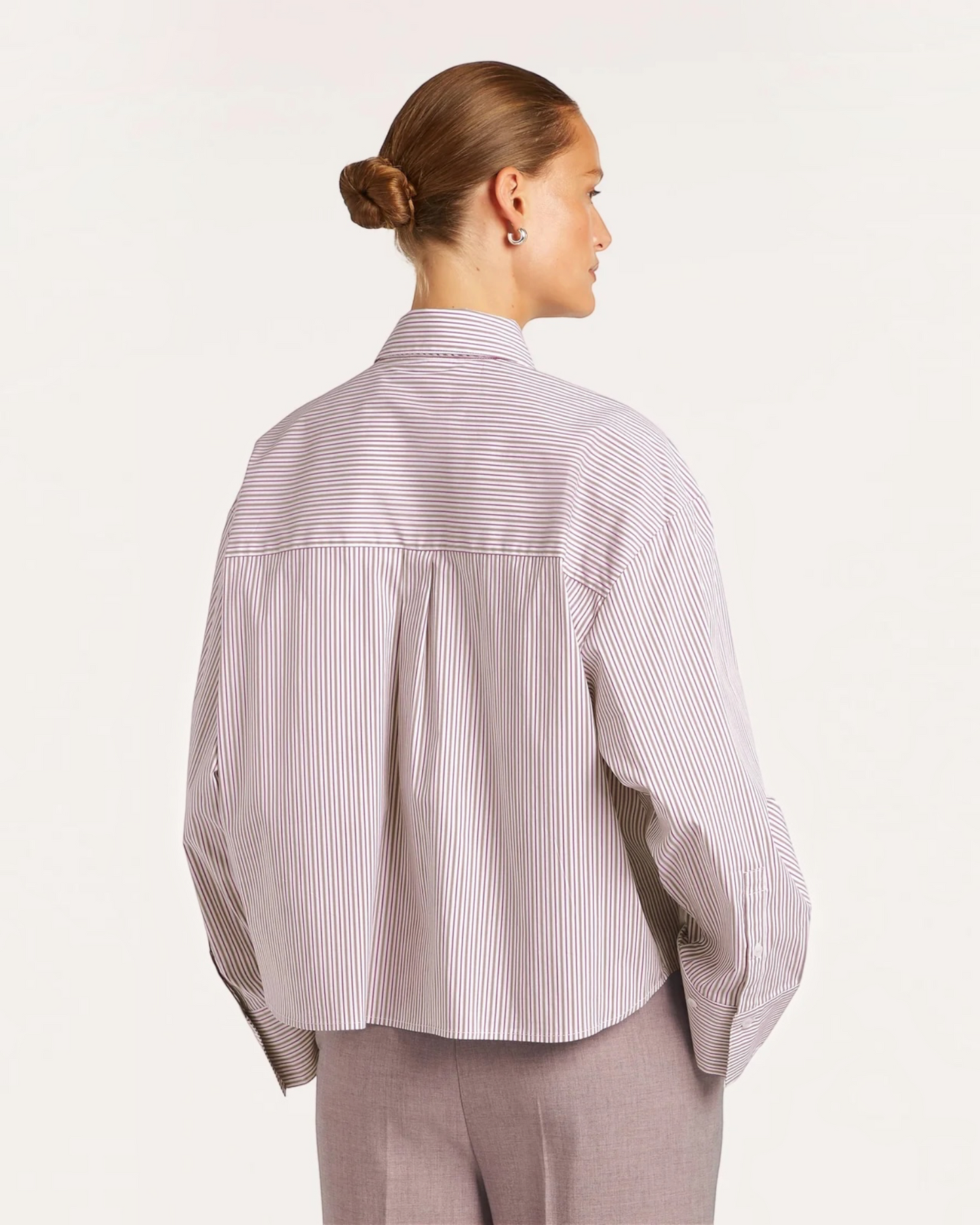 Beaumont Jessica blouse Dark Berry – gestreepte blouse met afneembare strik/das