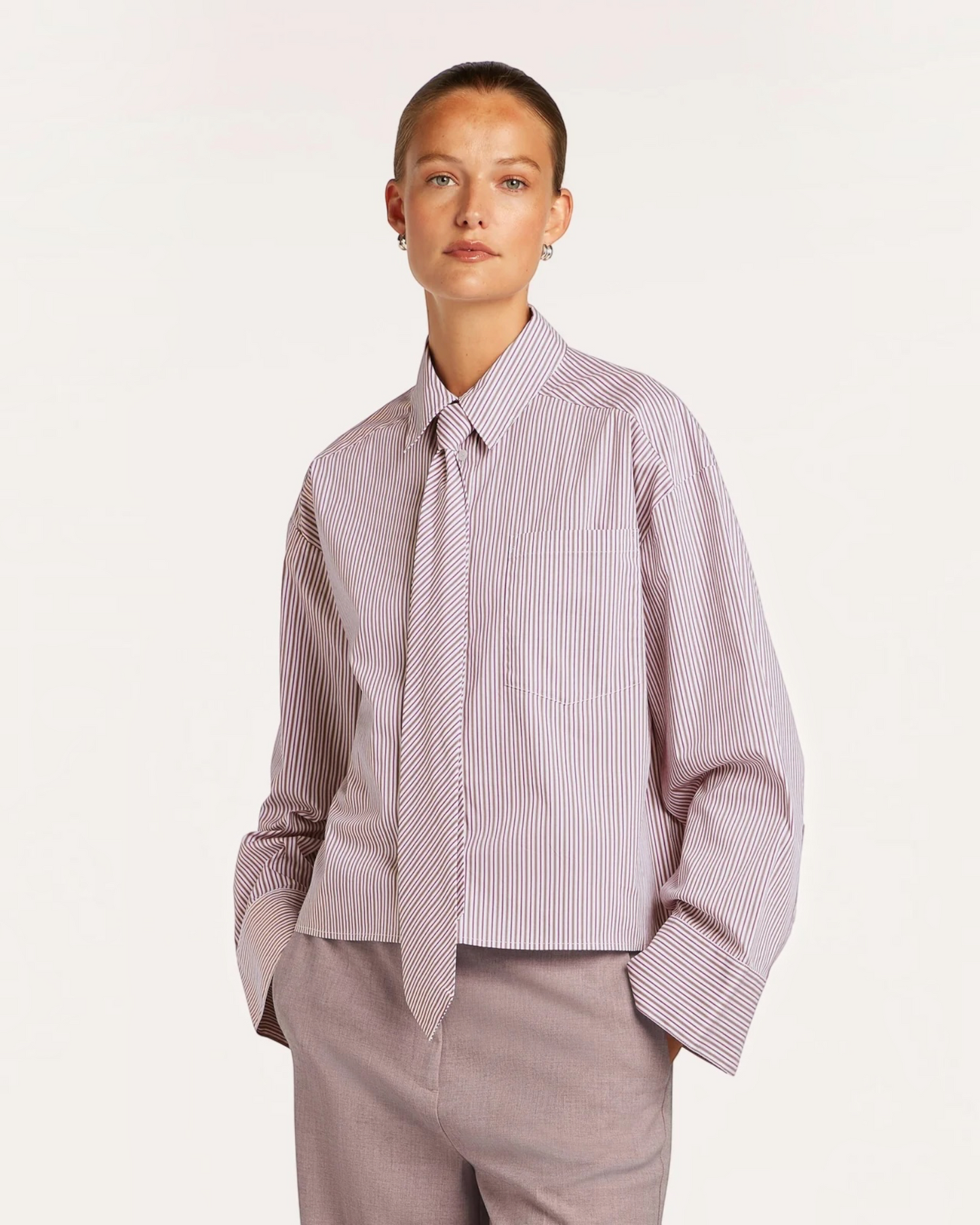 Beaumont Jessica blouse Dark Berry – gestreepte blouse met afneembare strik/das
