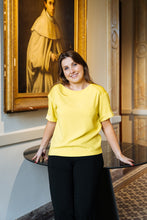 Afbeelding in Gallery-weergave laden, Gele bloes met boothals en korte omslagmouwen HARDY - Gigue

