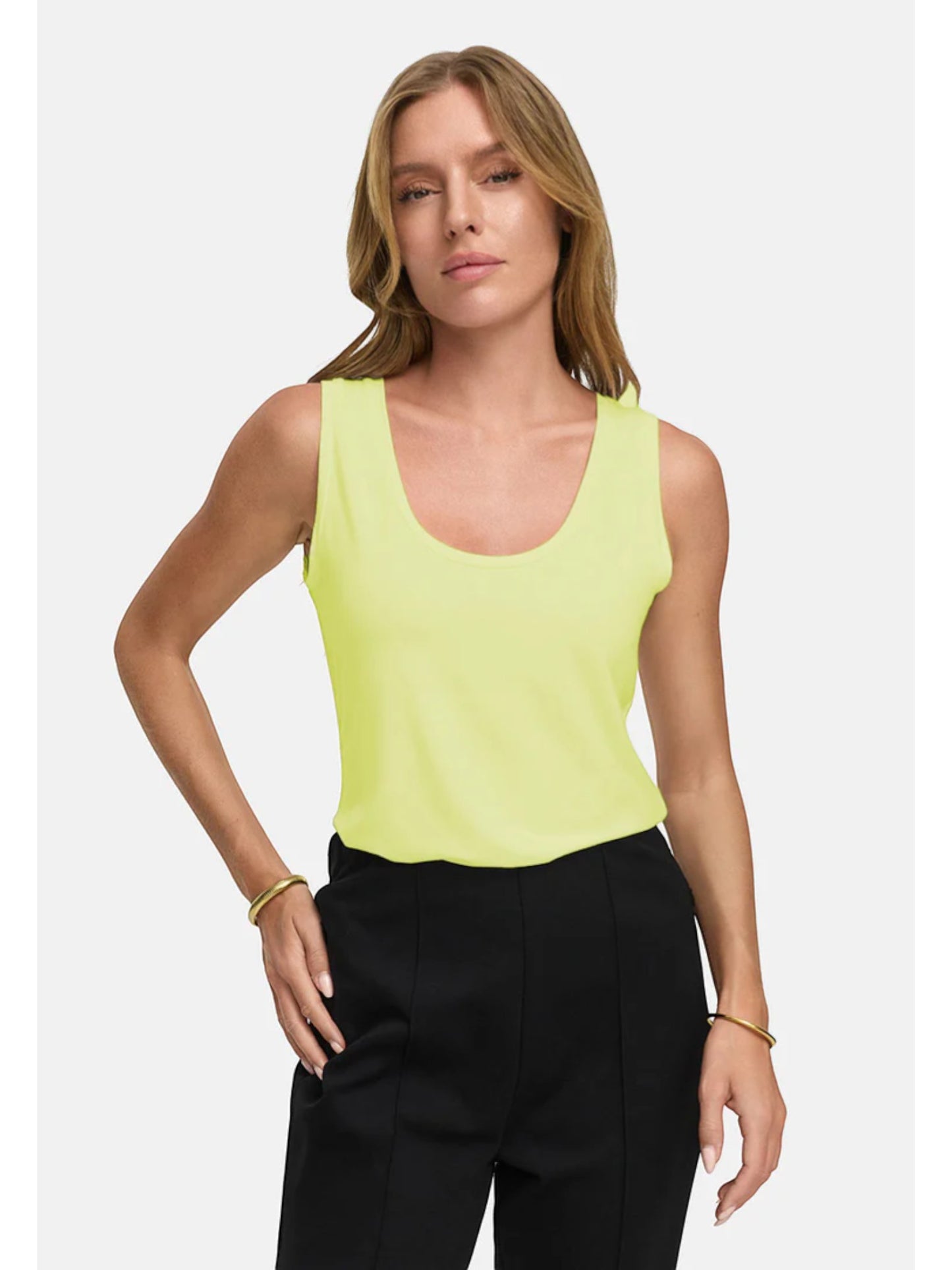 Catnoir - Top met ronde hals van luxe viscose jersey | lichtgeel