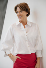 Afbeelding in Gallery-weergave laden, Hemdblouse van krinkelstof HELOISE - Xandres
