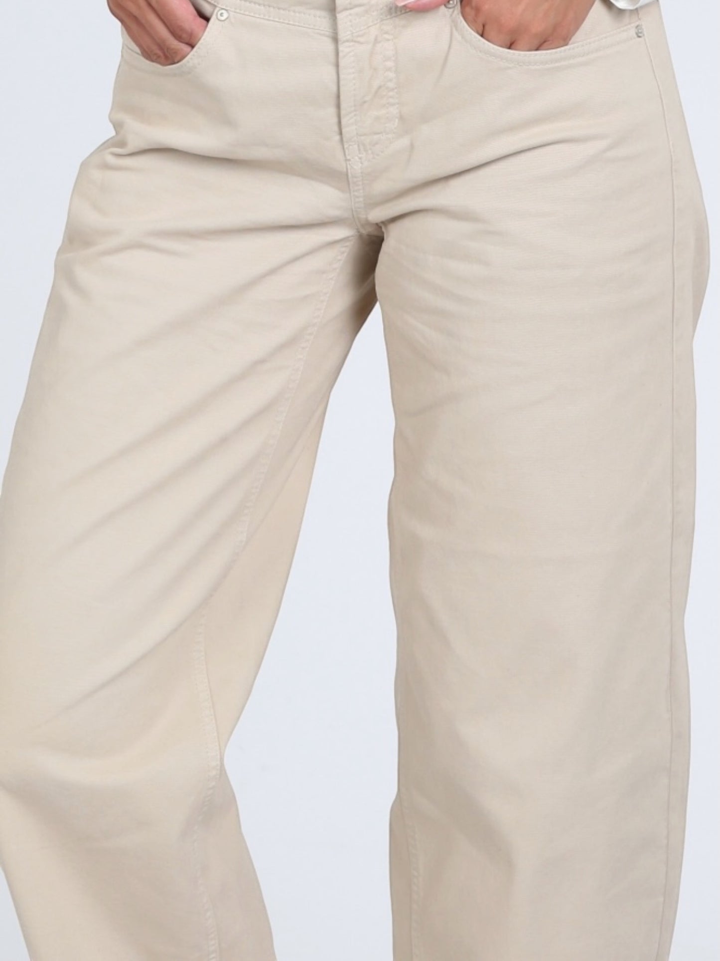Cambio - zandkleurige barrel fit jeans model Odele
