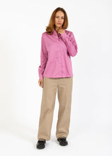 Afbeelding in Gallery-weergave laden, Getailleerde bloes magenta (N1200) - Coster Copenhagen
