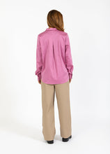 Afbeelding in Gallery-weergave laden, Getailleerde bloes magenta (N1200) - Coster Copenhagen

