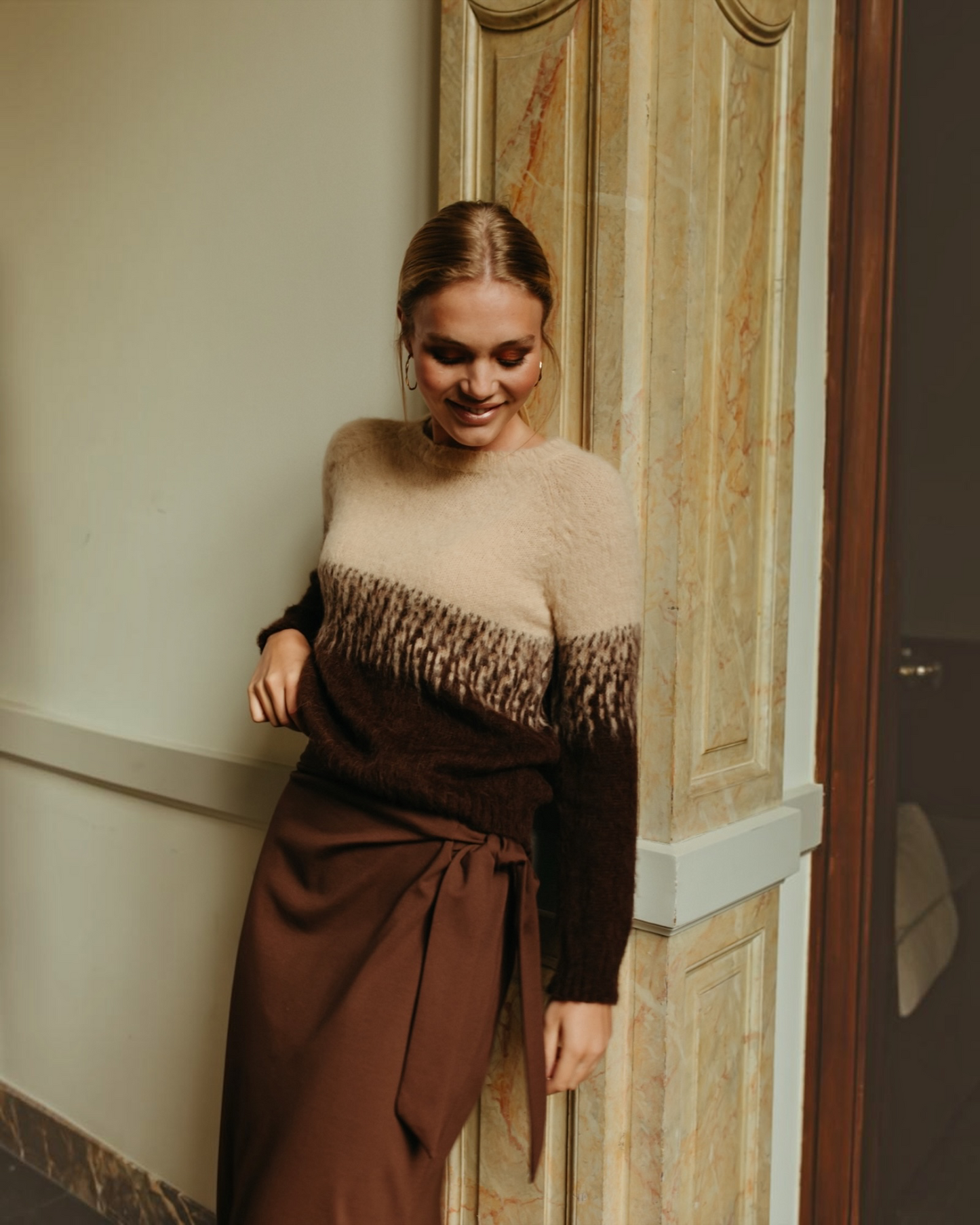 Pull Trinette Bruin/Ecru – More Than That