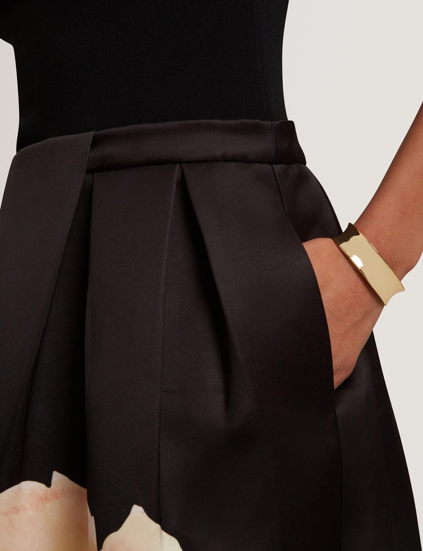 Ted Baker Verinie zwarte midi-jurk met rozenprint