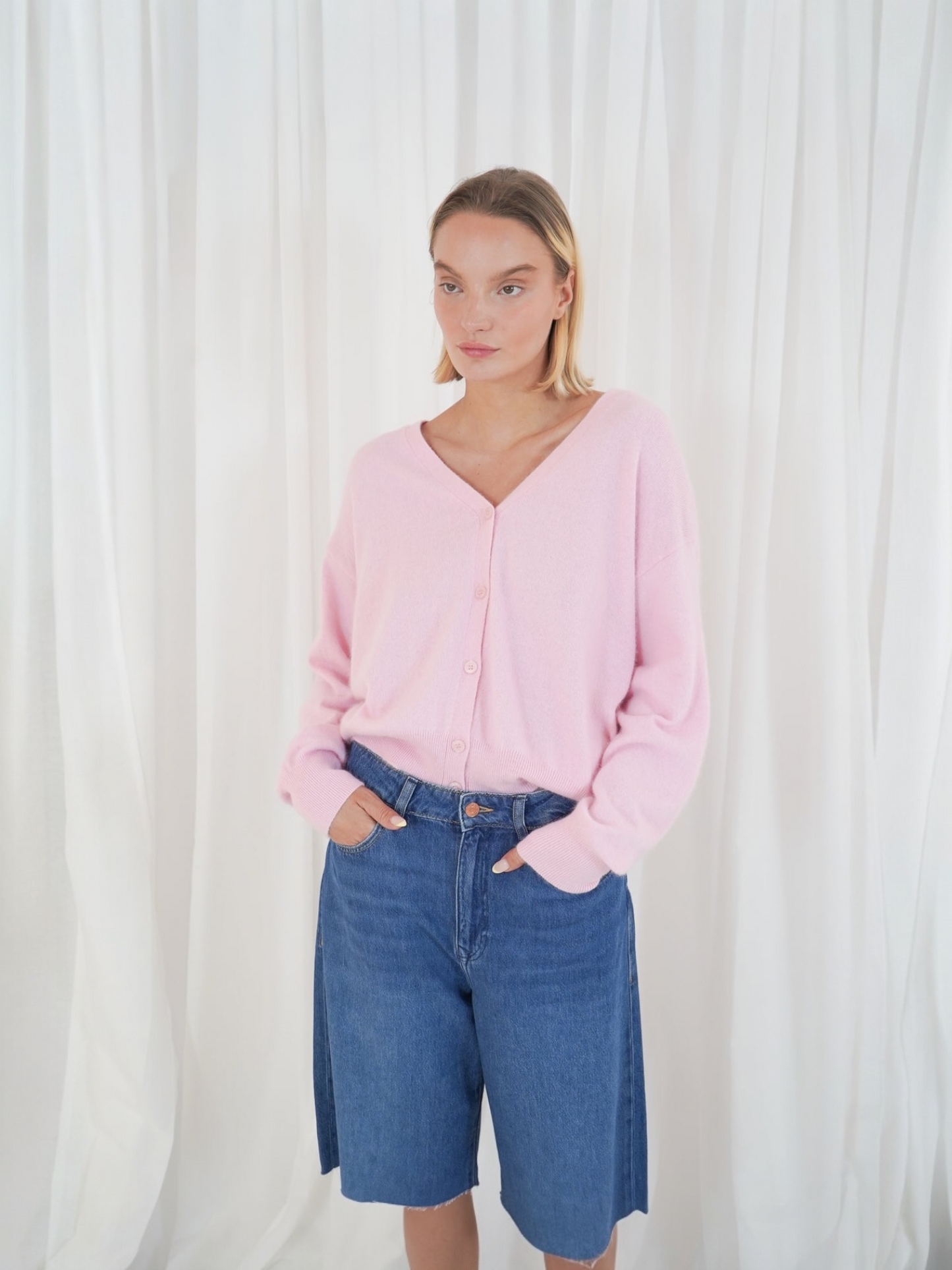 Twns The Label - gilet ASPEN v-hals met knopen - baby pink