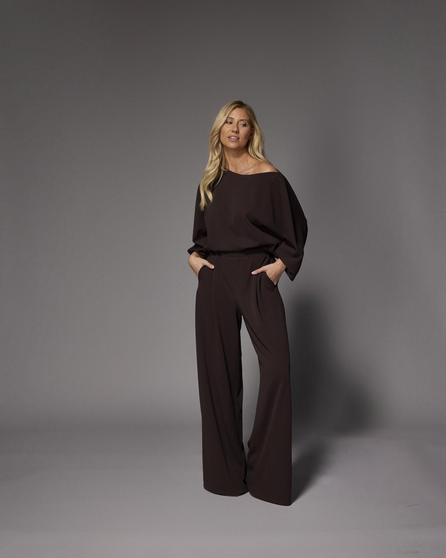 Lalotti Meggy broek bruin – damesbroek in crêpe stretch