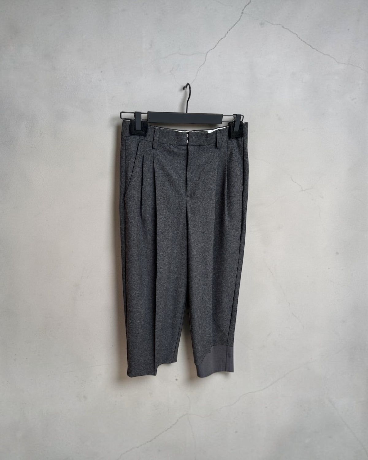 Oui donkergrijze broek met plooien