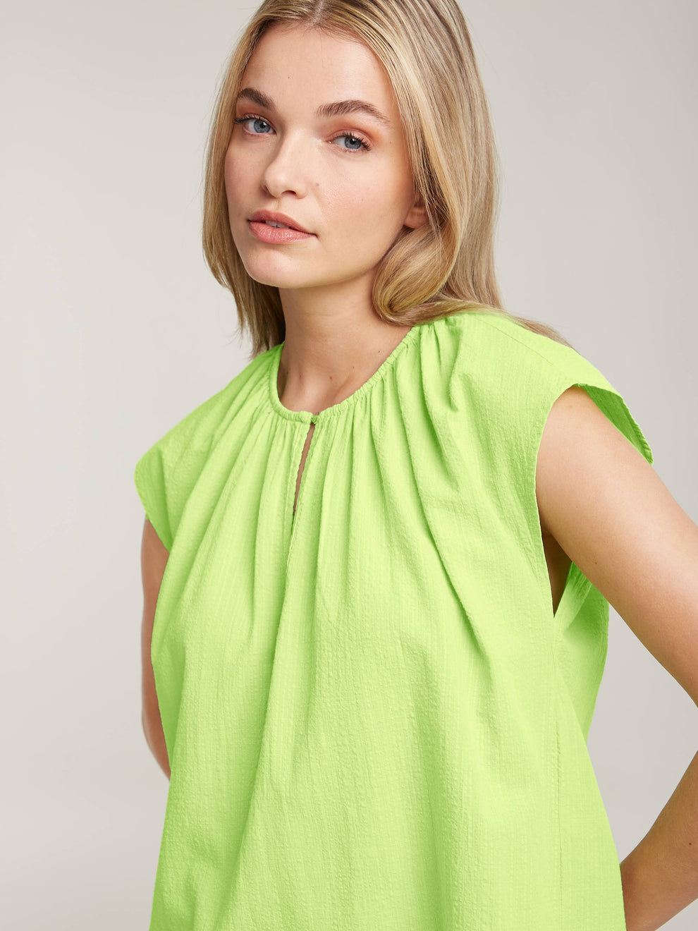 Groen bloesje GABI losvallend - Beaumont