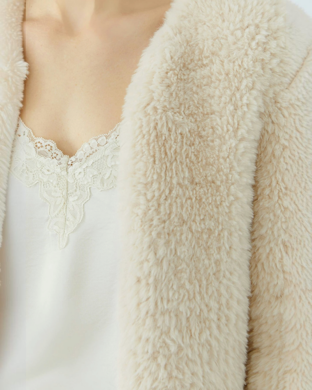 Oui damesjas beige in zachte breikwaliteit – kort model