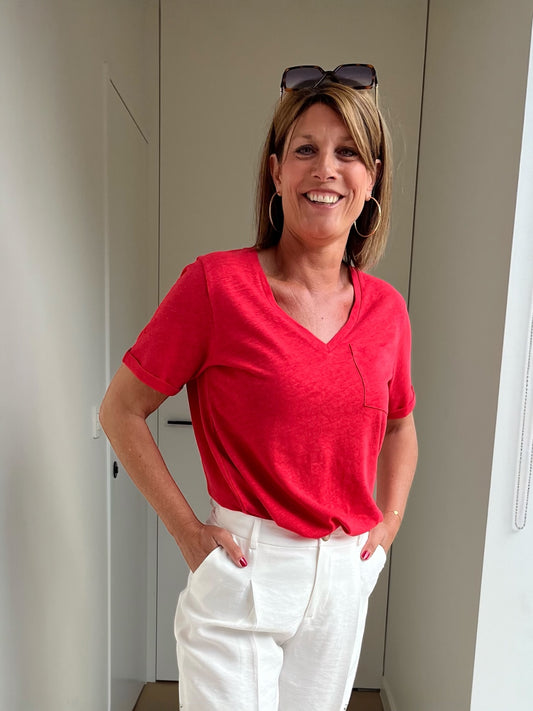 T-shirt TASNIMA rood met v-hals / Xandres