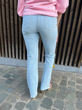 Afbeelding in Gallery-weergave laden, ROSKO lichtblauwe jeans flared model - Gigue
