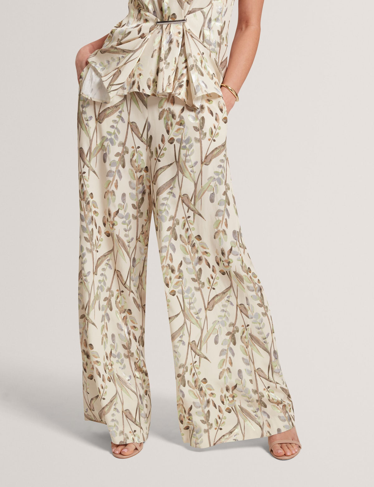 Ted Baker - SUSSKI
Wijde jacquardbroek met bladmotief