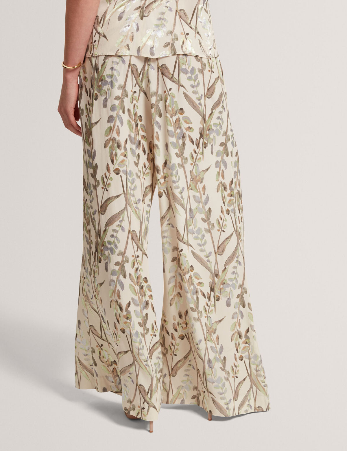 Ted Baker - SUSSKI
Wijde jacquardbroek met bladmotief
