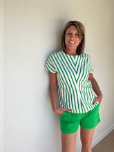 Afbeelding in Gallery-weergave laden, Groen-witte t-shirt SEVI - Gigue
