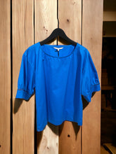 Afbeelding in Gallery-weergave laden, Hoogblauwe bloes Halus Xandres
