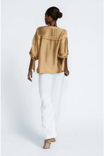 Afbeelding in Gallery-weergave laden, Bloes beige met satijnglans van Xandres
