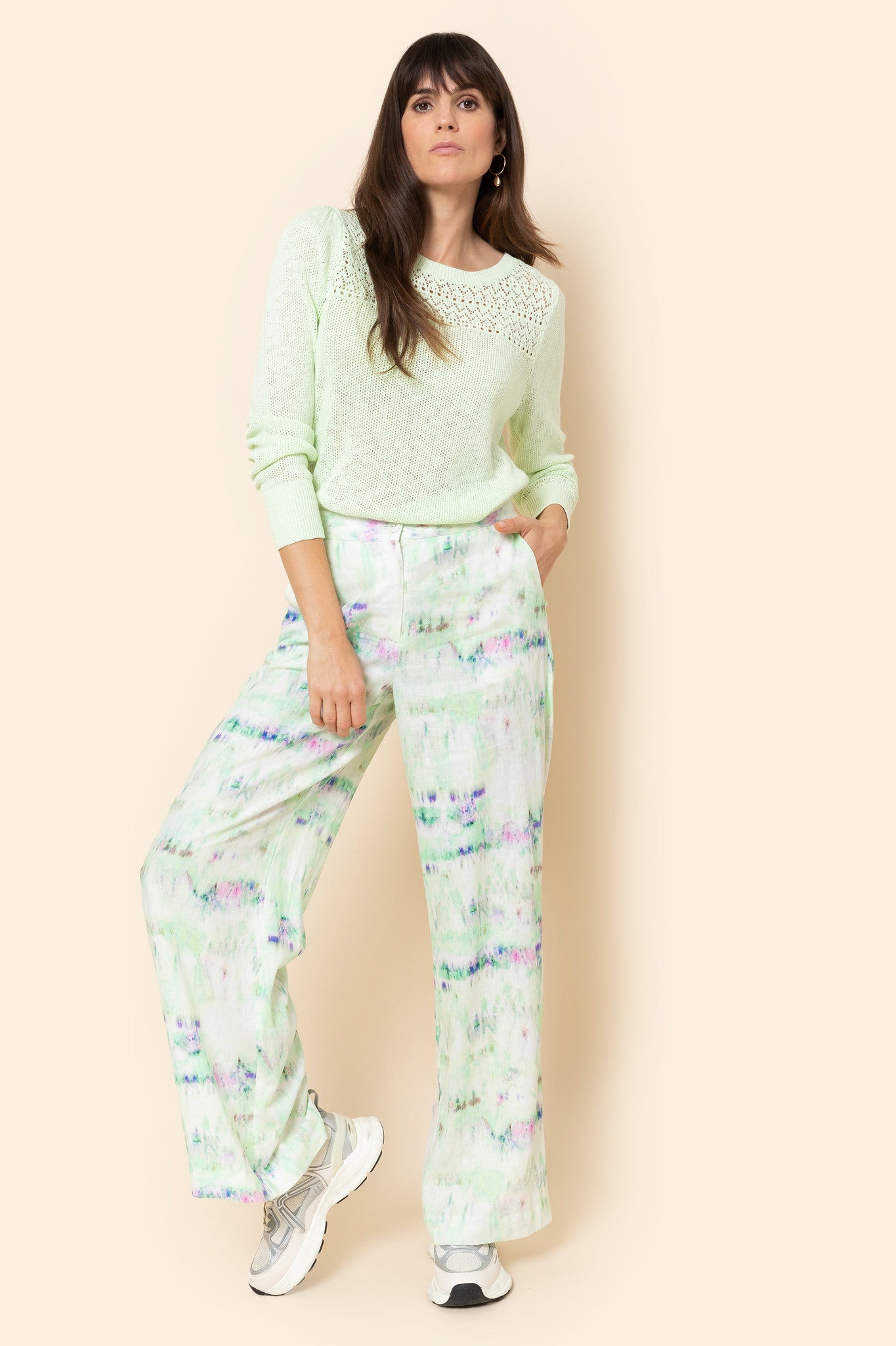 GROENE LOOSE FIT DAMESBROEK MET PAARSE TIE-DYE Terre Bleue